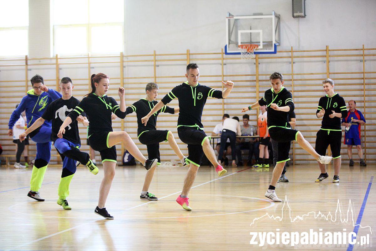 Nauczyciele vs uczennice II LO
