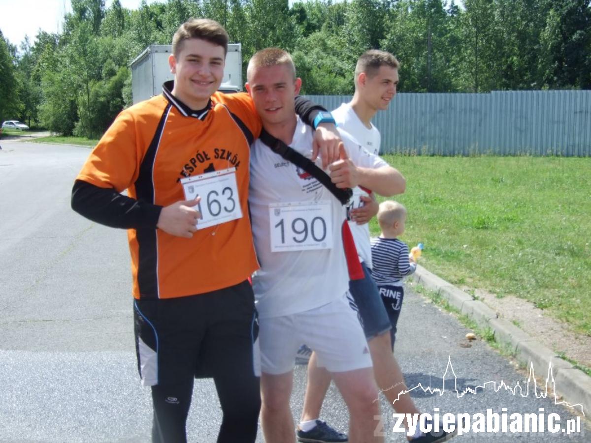 Zobacz kto pobiegł w jubileuszowym biegu