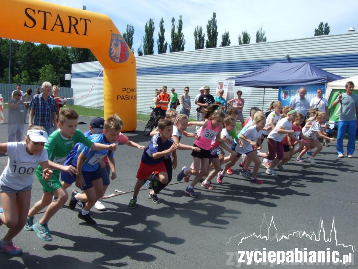 Zobacz kto pobiegł w jubileuszowym biegu