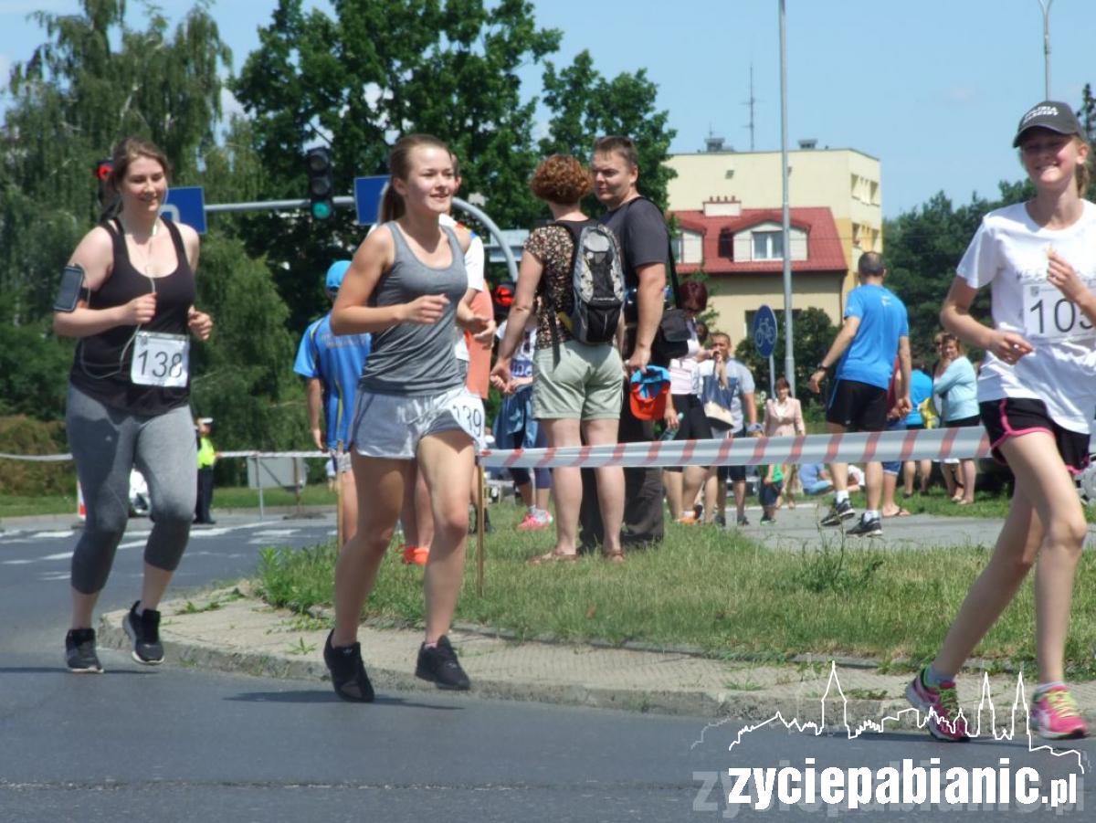Zobacz kto pobiegł w jubileuszowym biegu