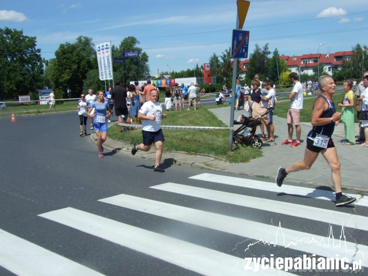 Zobacz kto pobiegł w jubileuszowym biegu