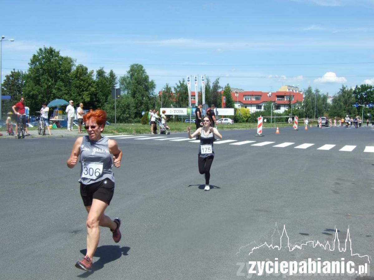 Zobacz kto pobiegł w jubileuszowym biegu