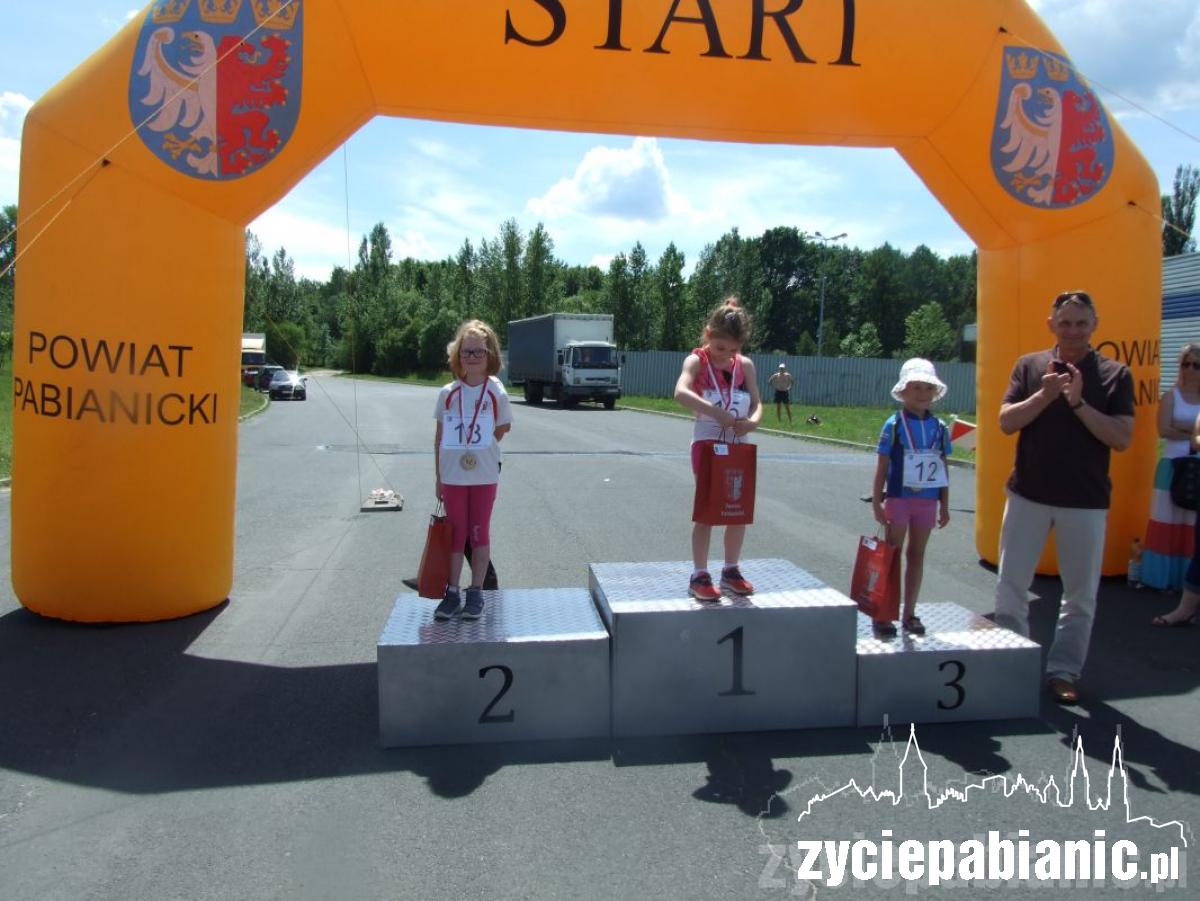 Zobacz kto pobiegł w jubileuszowym biegu