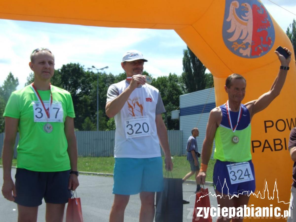 Zobacz kto pobiegł w jubileuszowym biegu