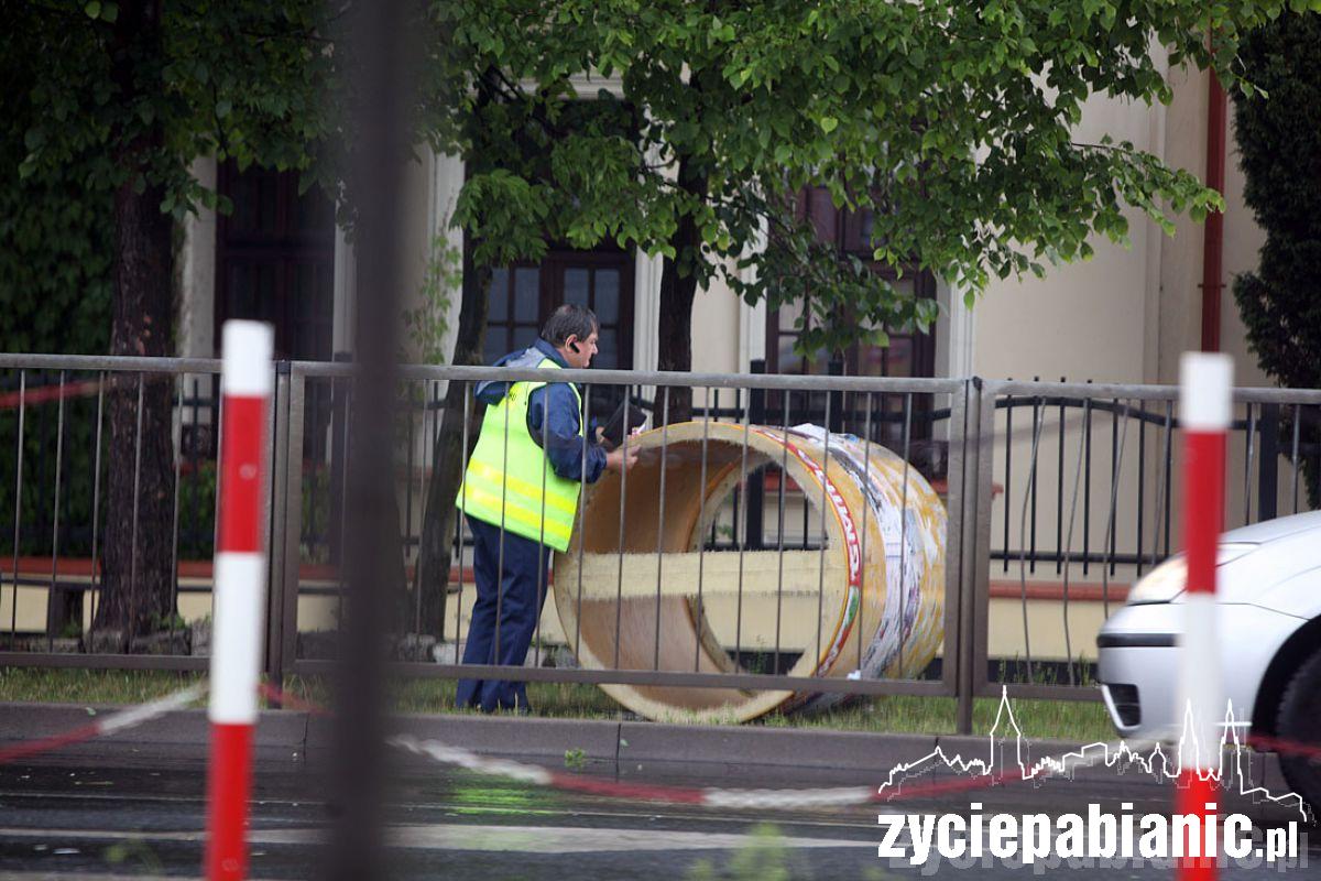 Zalane ulice i zerwane dachy