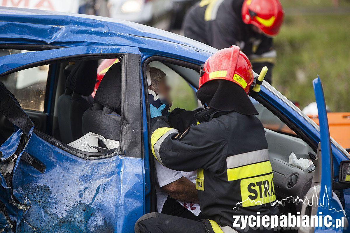 Motocyklista wjechał w samochód