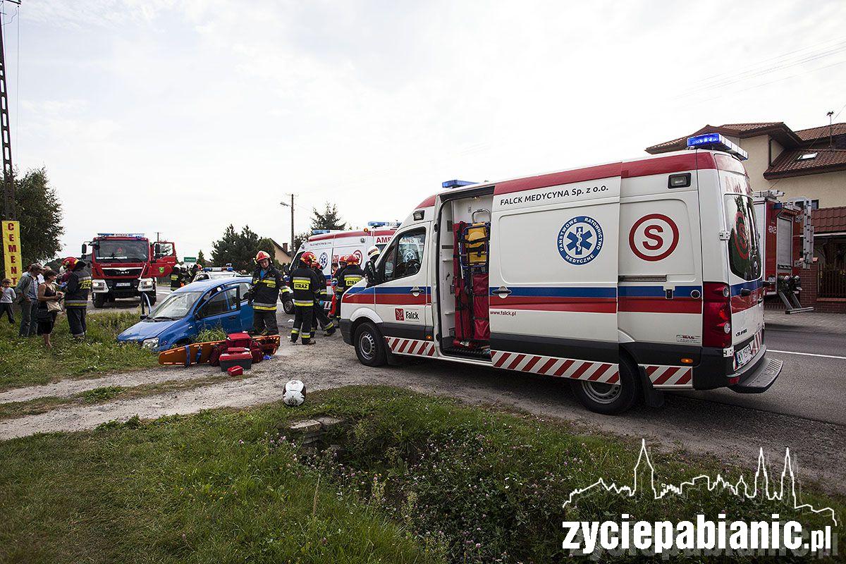 Motocyklista wjechał w samochód