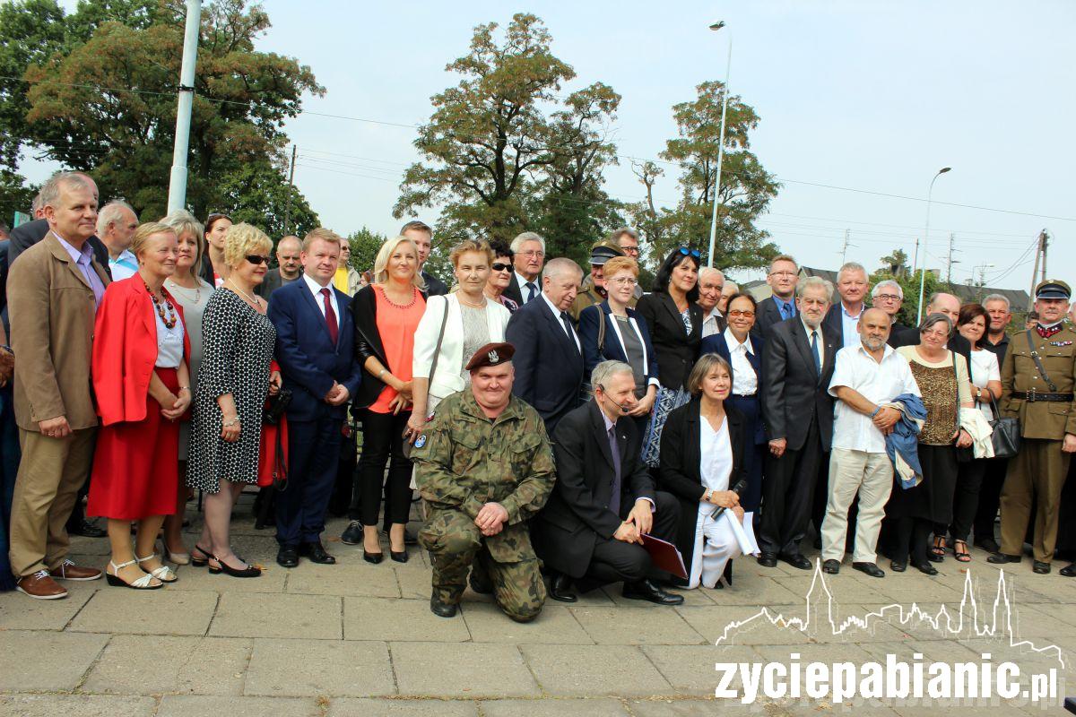 Skwerek Walentynowicz odsłonięty