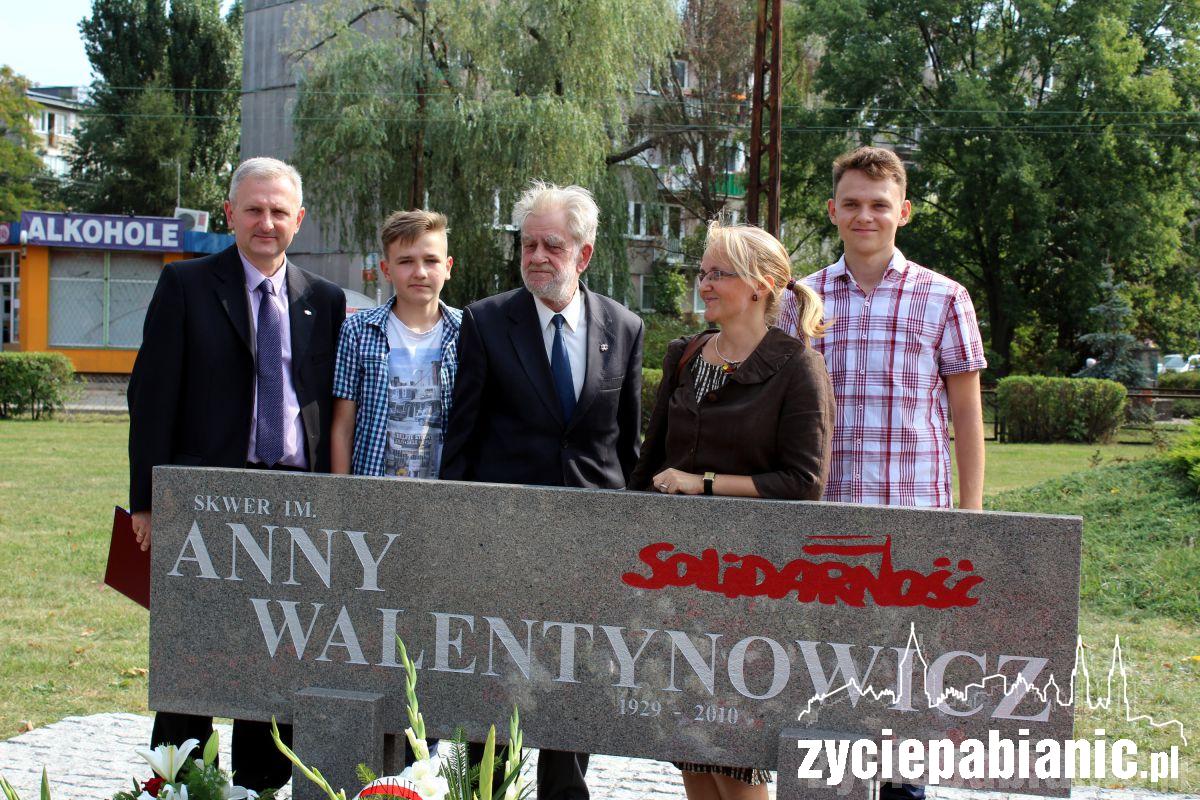 Skwerek Walentynowicz odsłonięty