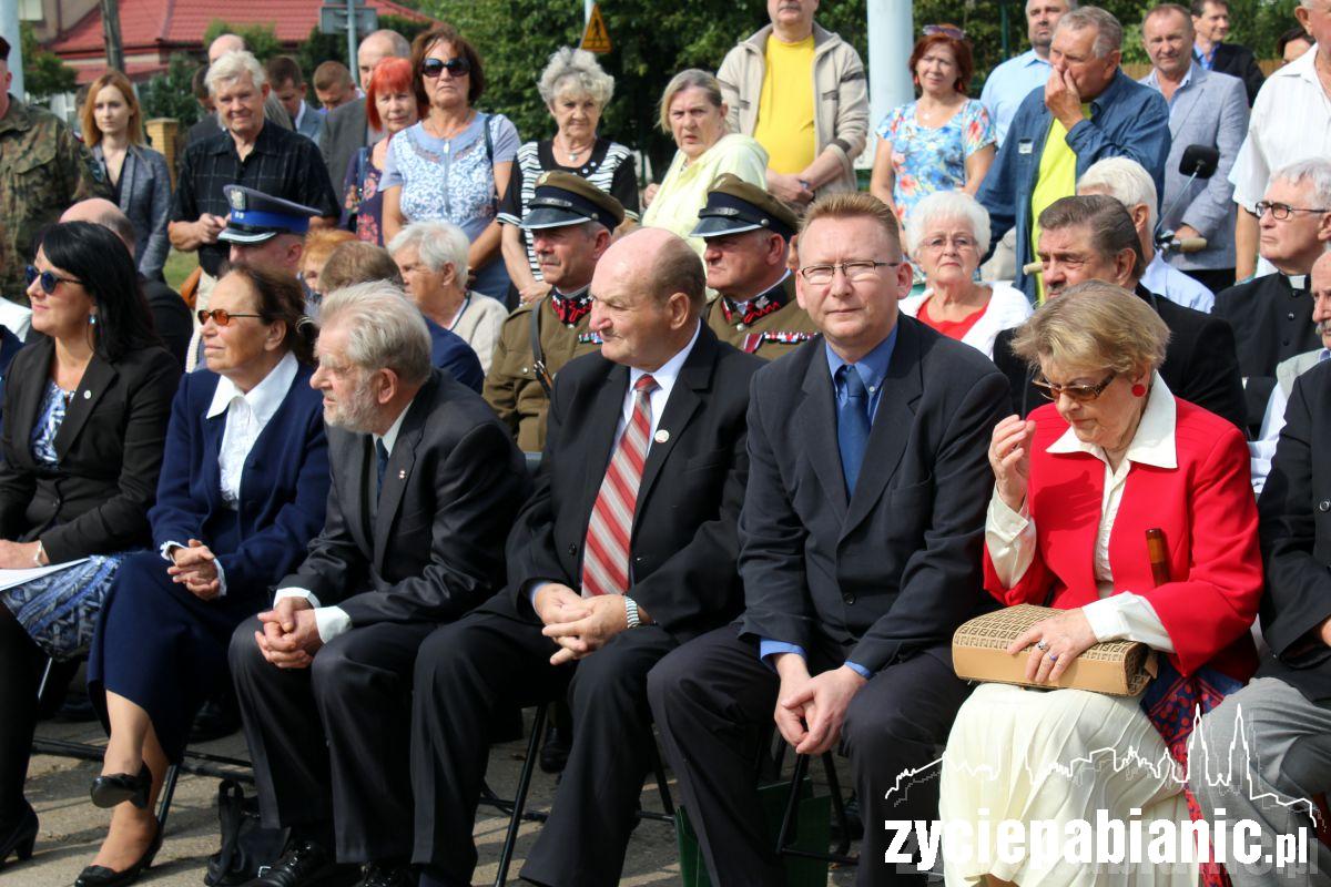 Skwerek Walentynowicz odsłonięty
