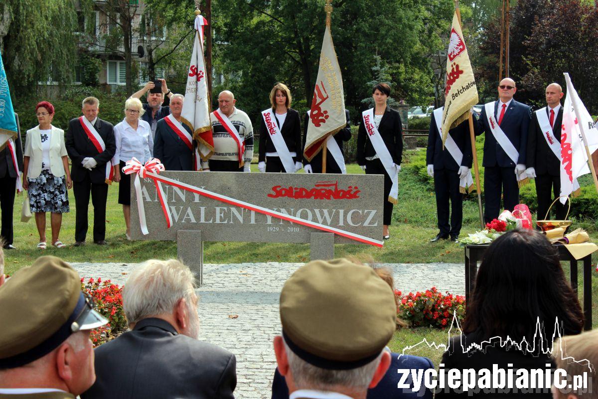 Skwerek Walentynowicz odsłonięty