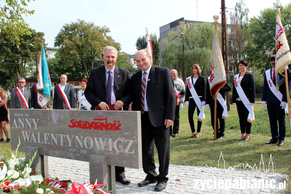 Skwerek Walentynowicz odsłonięty