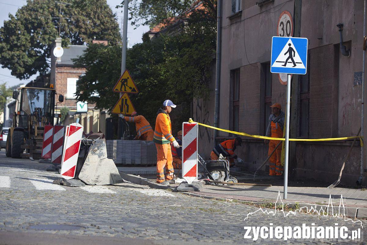 Równe chodniki i jezdnie. Gdzie? W Pabianicach