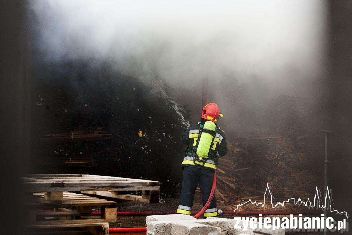 Pożar w fabryce mebli