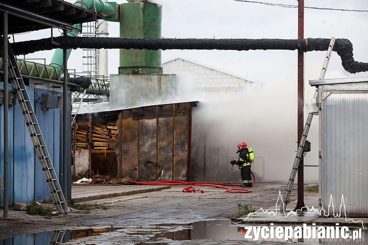 Pożar w fabryce mebli
