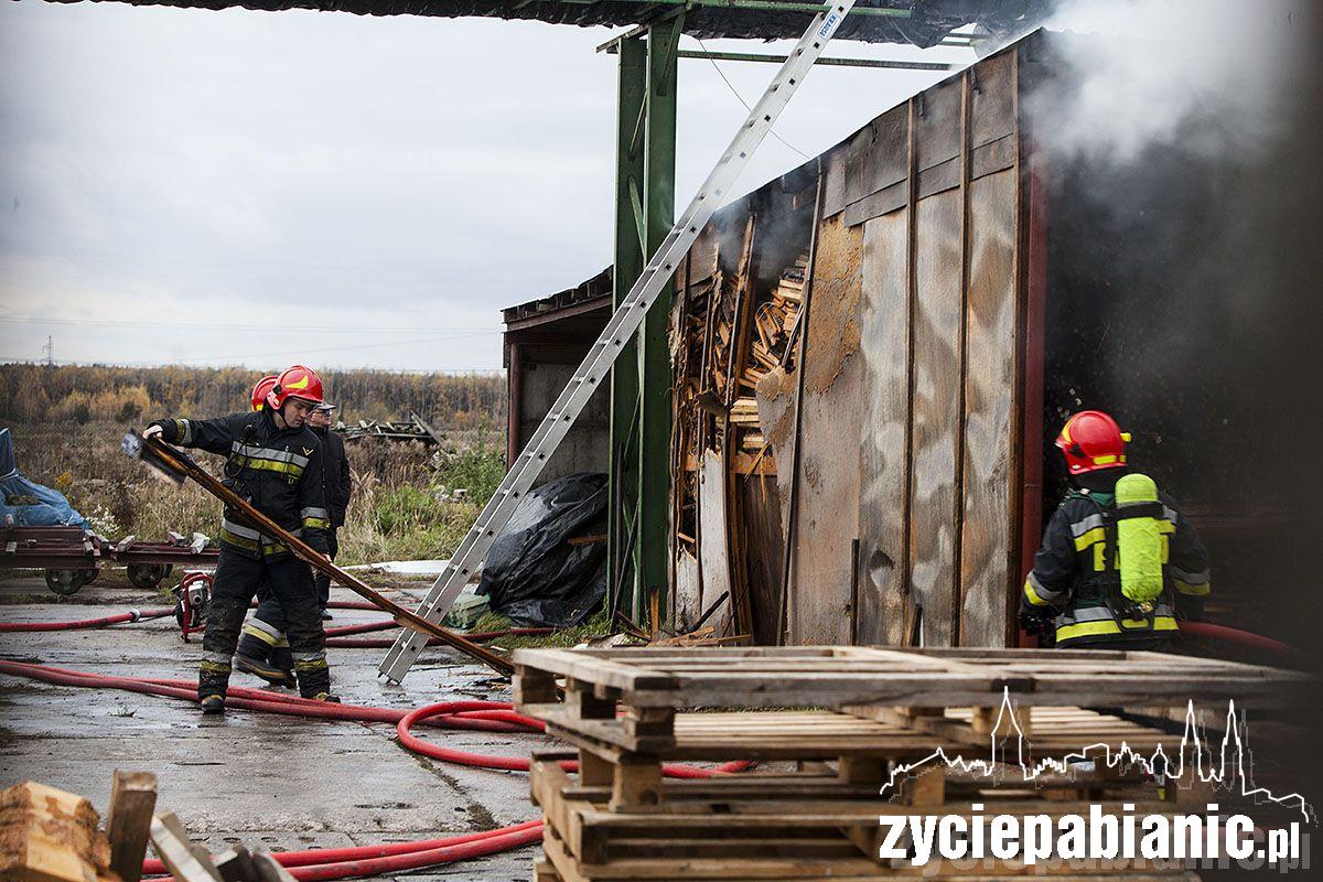 Pożar w fabryce mebli