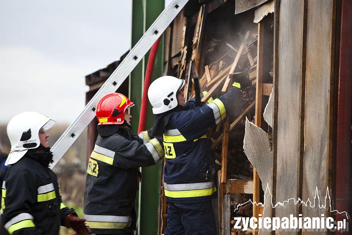 Pożar w fabryce mebli