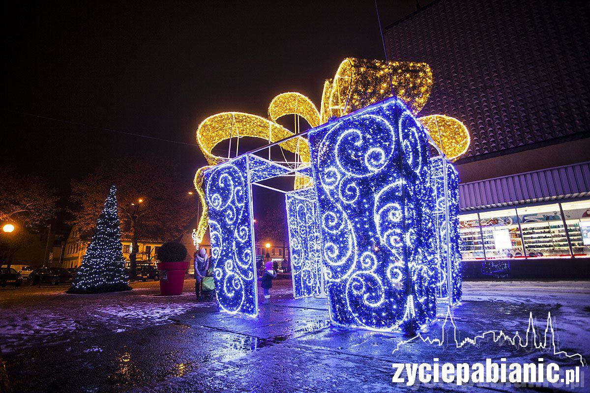 Świąteczna dekoracja na ul. Zamkowej
