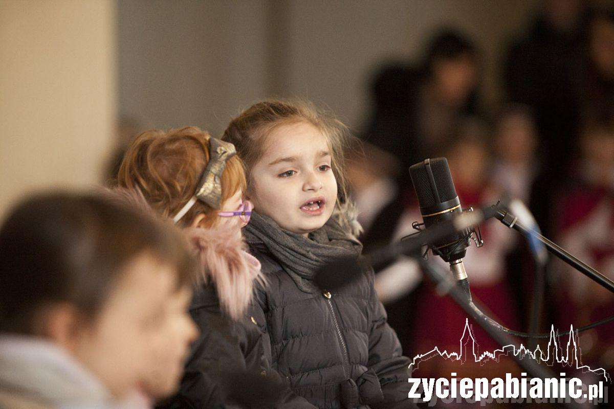 Przedszkolaki śpiewały kolędy