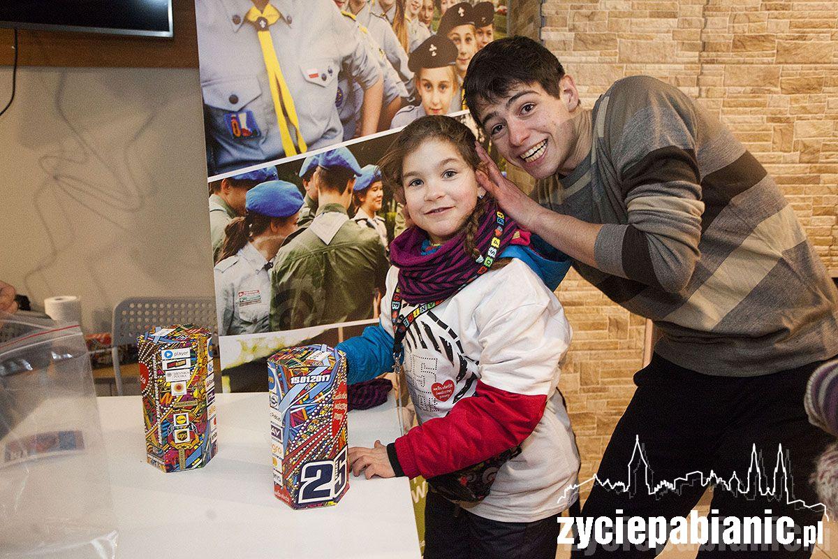 Trwa liczenie pieniędzy z puszek WOŚP