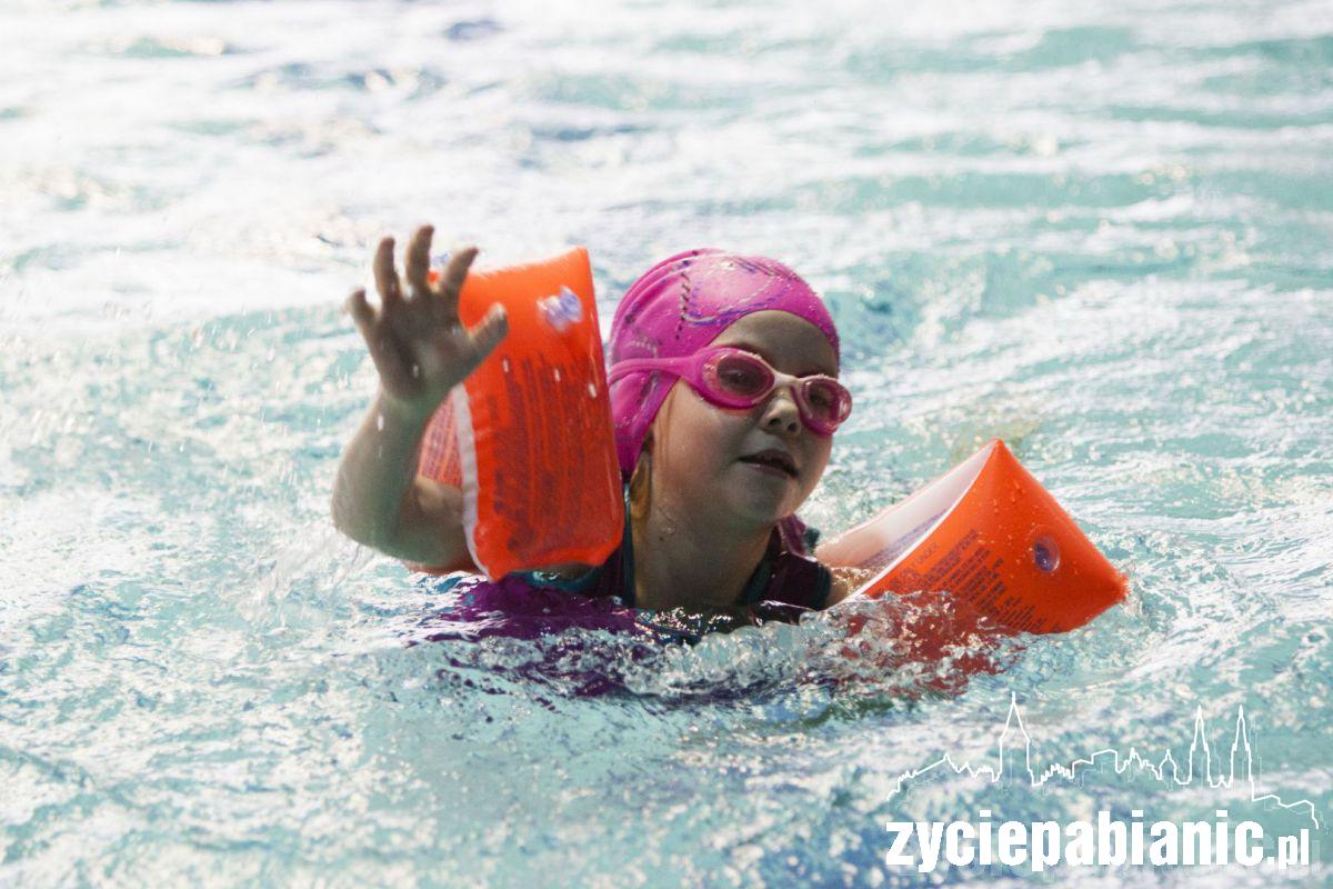 Przedszkolaki ścigały się w... basenie