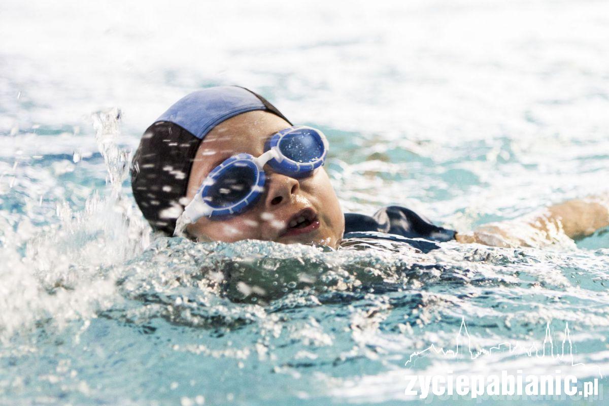 Przedszkolaki ścigały się w... basenie