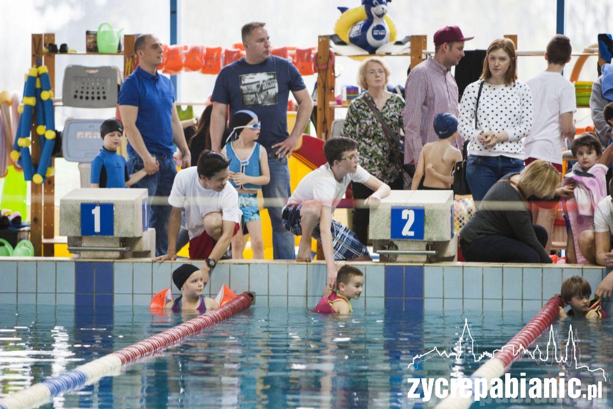 Przedszkolaki ścigały się w... basenie