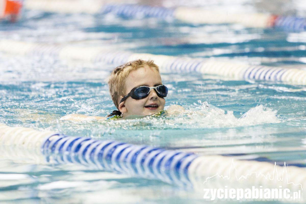 Przedszkolaki ścigały się w... basenie