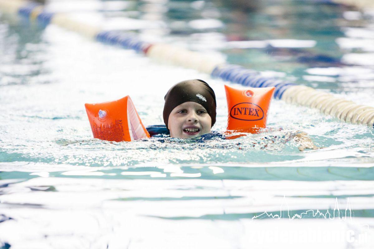 Przedszkolaki ścigały się w... basenie