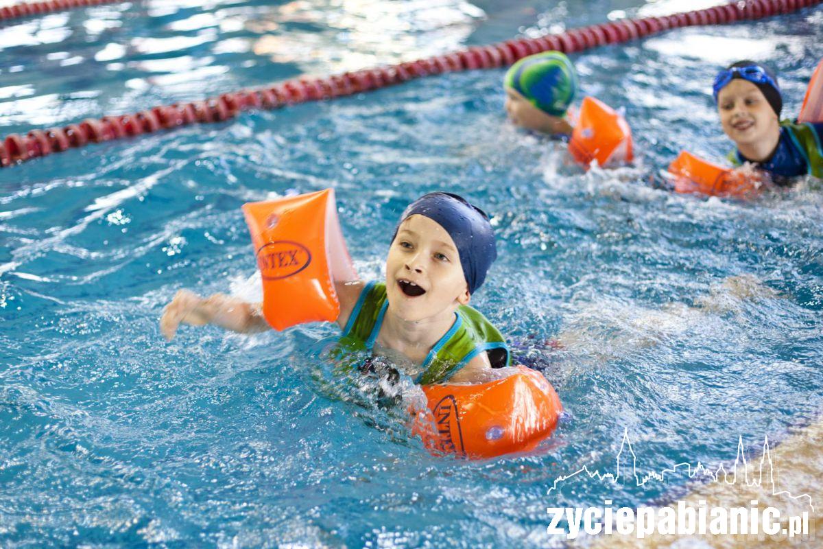 Przedszkolaki ścigały się w... basenie