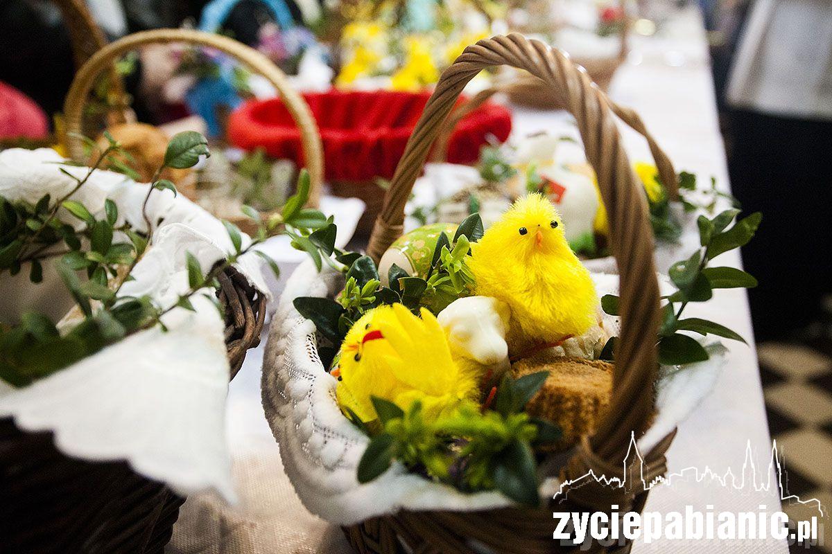 Pabianiczanie ruszyli z koszyczkami do kościołów