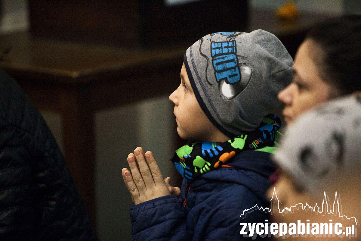 Pabianiczanie ruszyli z koszyczkami do kościołów