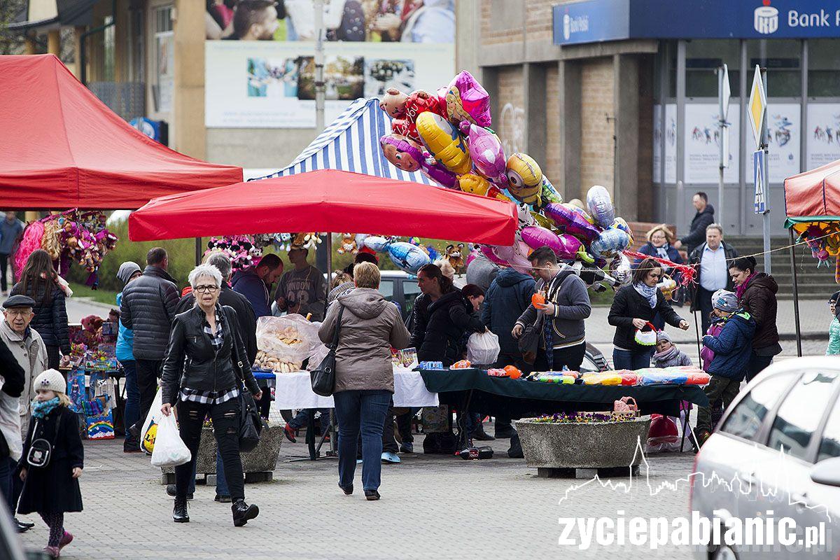 Pabianiczanie ruszyli z koszyczkami do kościołów