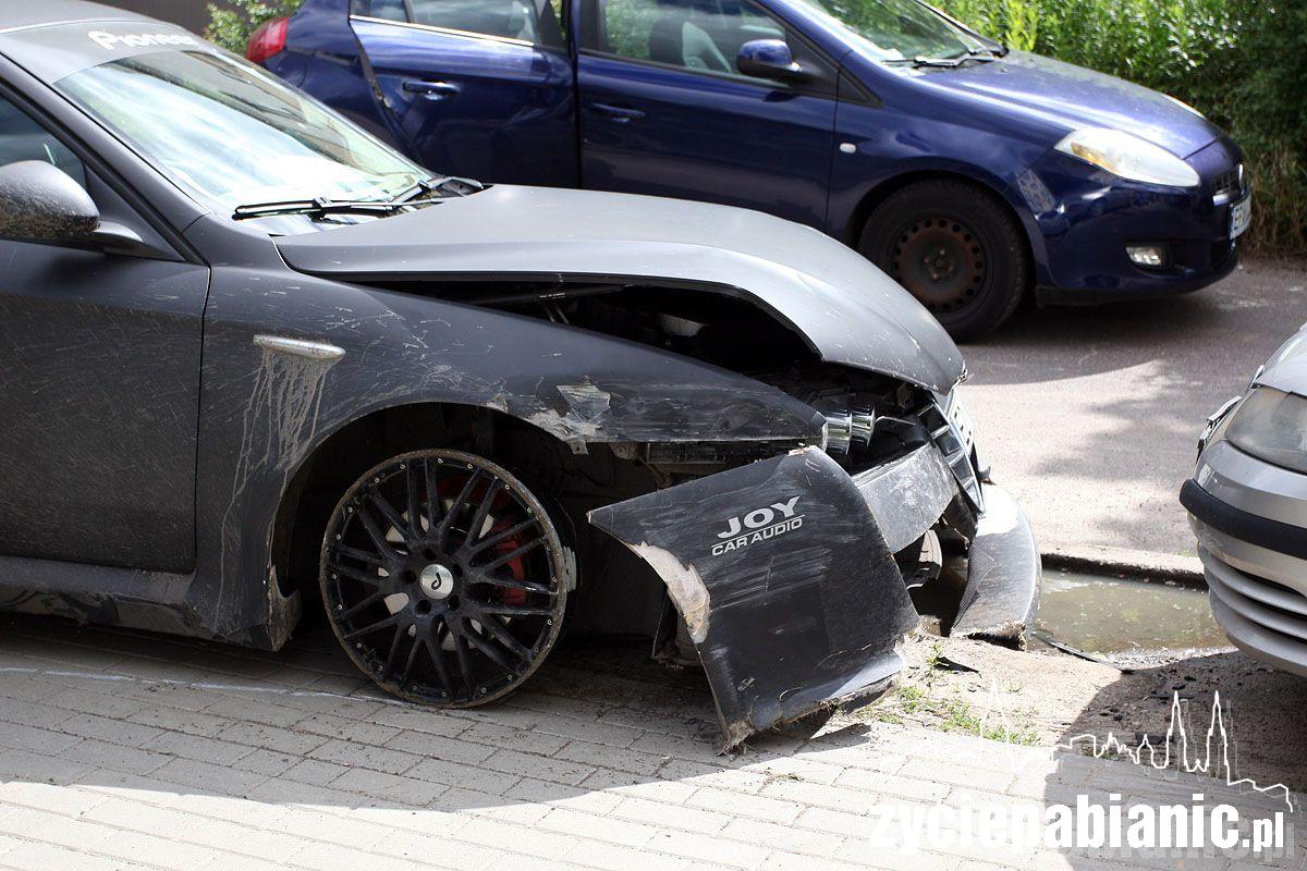 Oddali 6 strzałów w samochód