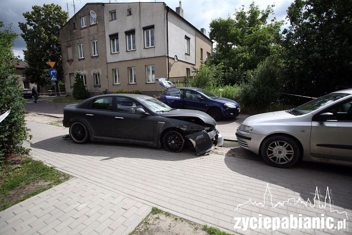 Oddali 6 strzałów w samochód