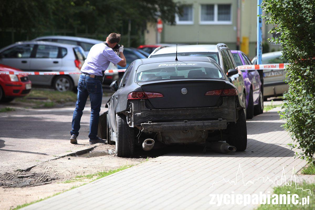 Oddali 6 strzałów w samochód