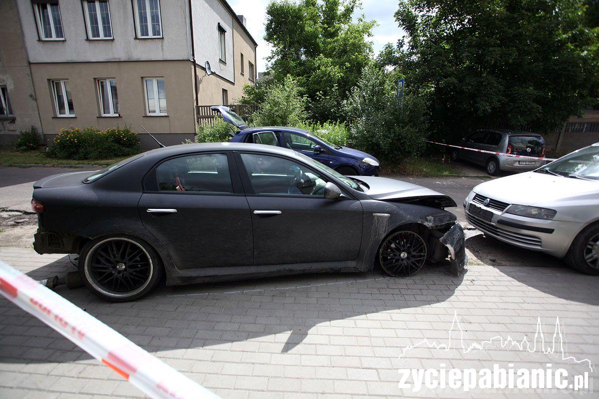 Oddali 6 strzałów w samochód