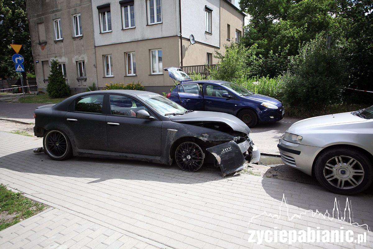 Oddali 6 strzałów w samochód