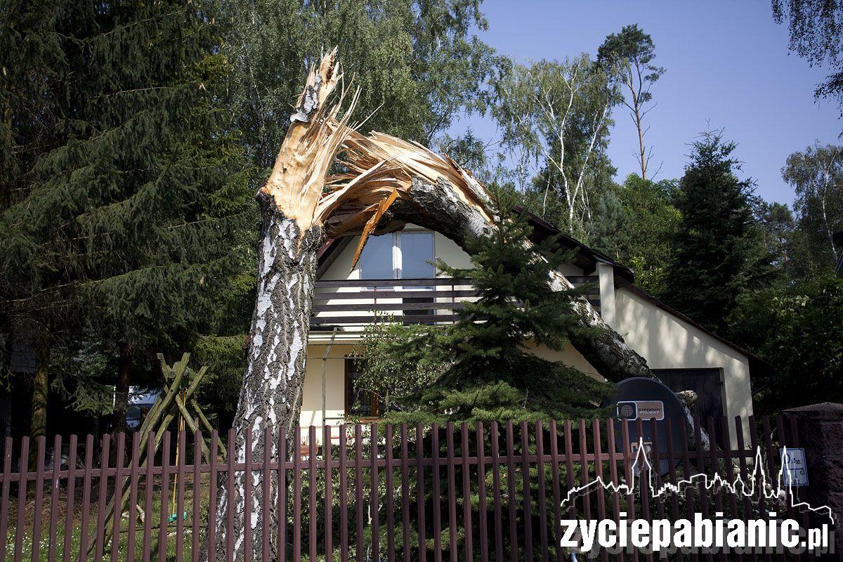 Zniszczenia po burzy w gminie Dobroń
