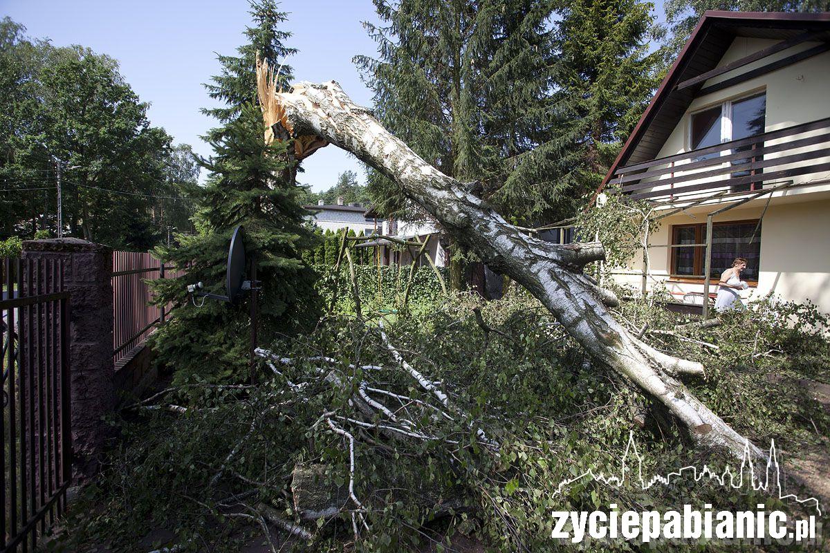 Zniszczenia po burzy w gminie Dobroń