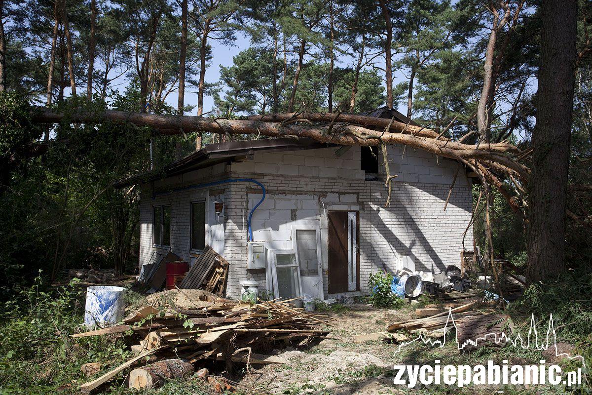 Zniszczenia po burzy w gminie Dobroń