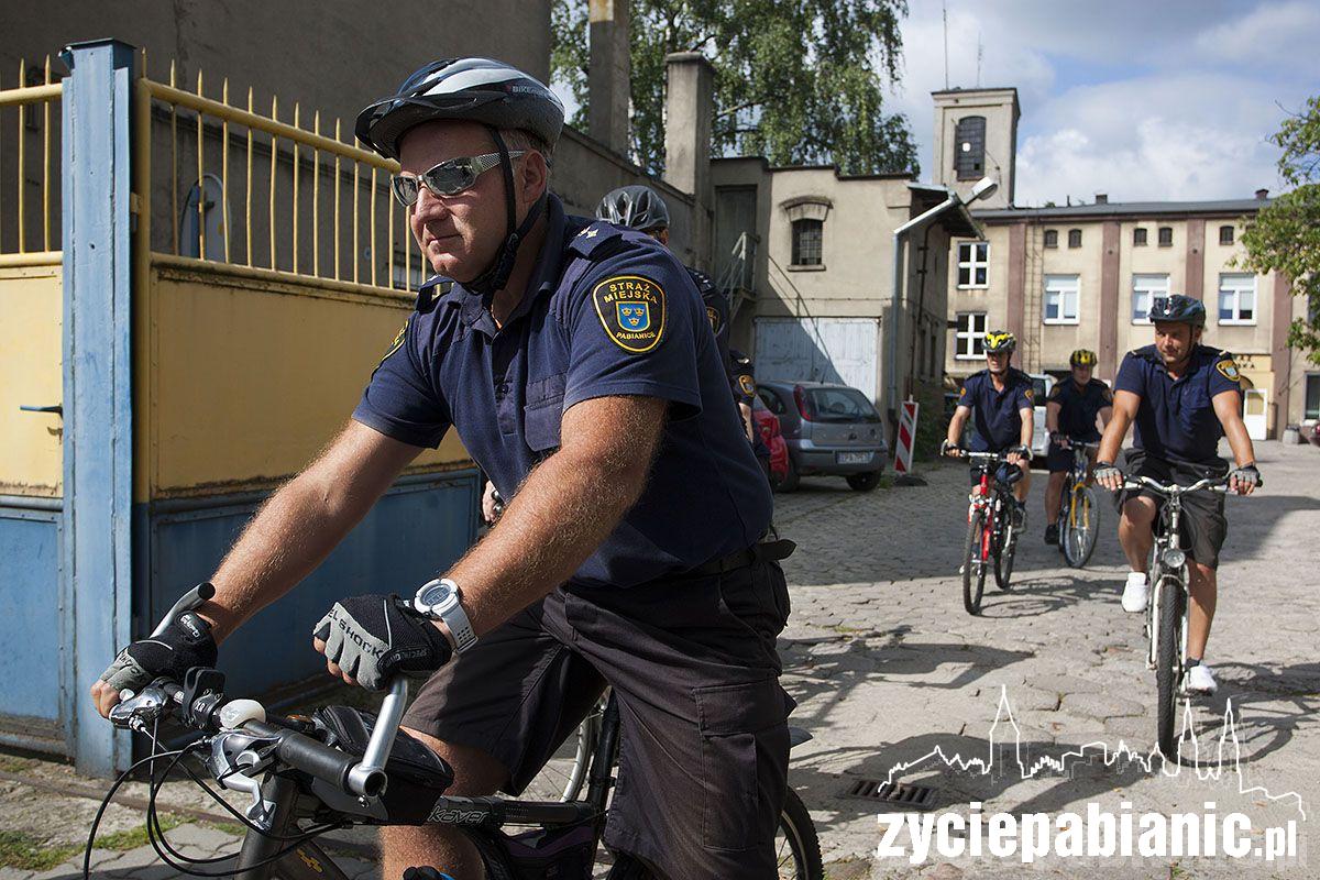 Strażnicy kręcą kilometry dla harcerzy