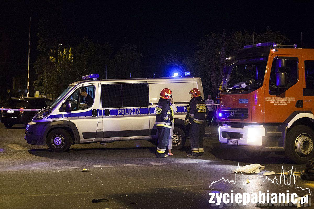 Motocyklista rozbił się na aucie