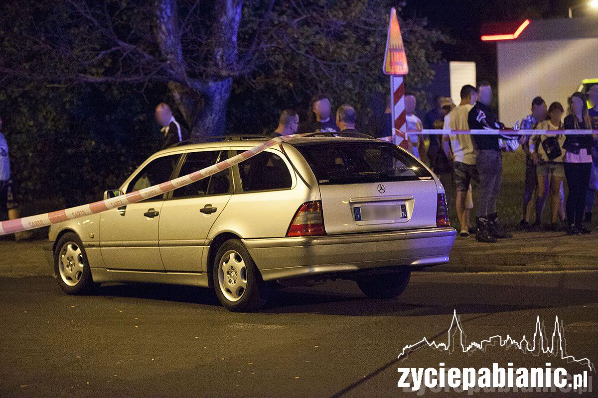 Motocyklista rozbił się na aucie
