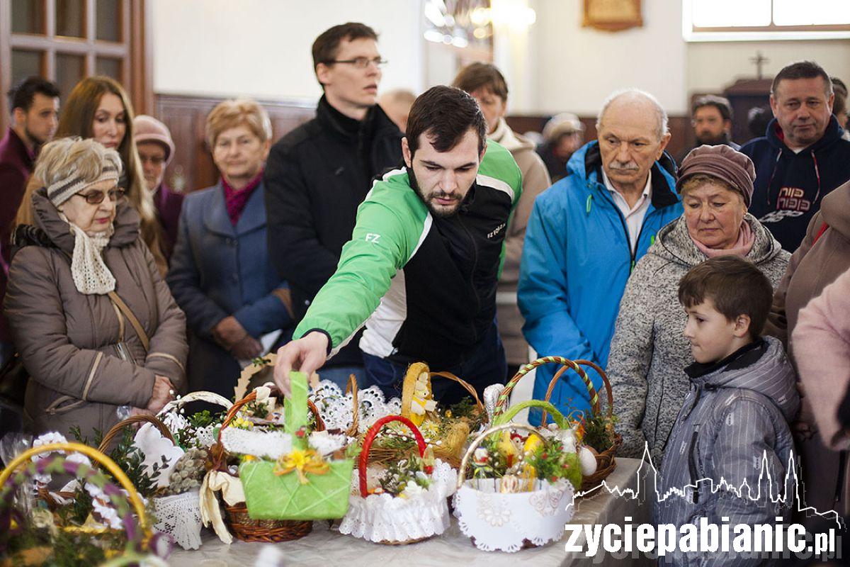 Pabianiczanie ruszyli z koszyczkami do kościołów