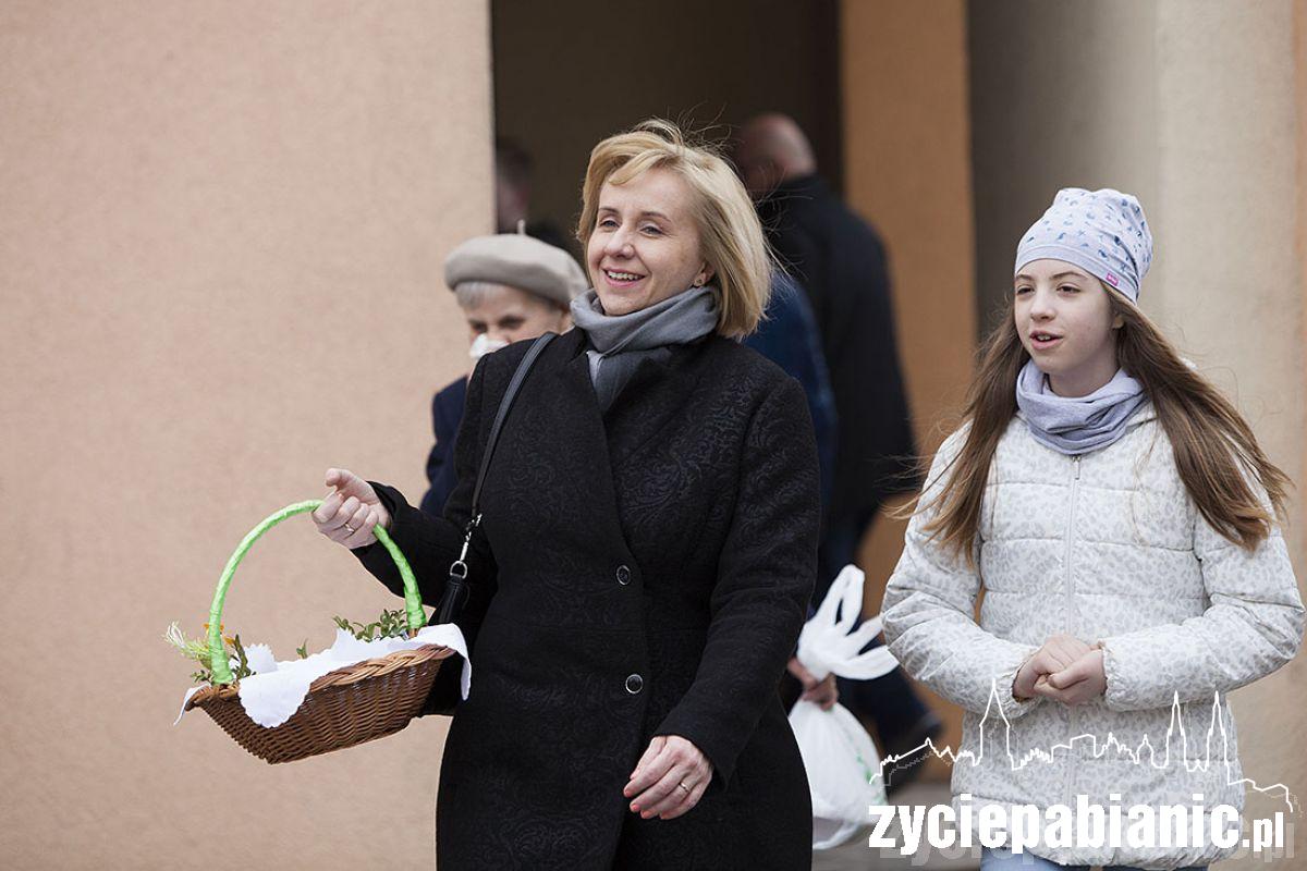 Pabianiczanie ruszyli z koszyczkami do kościołów
