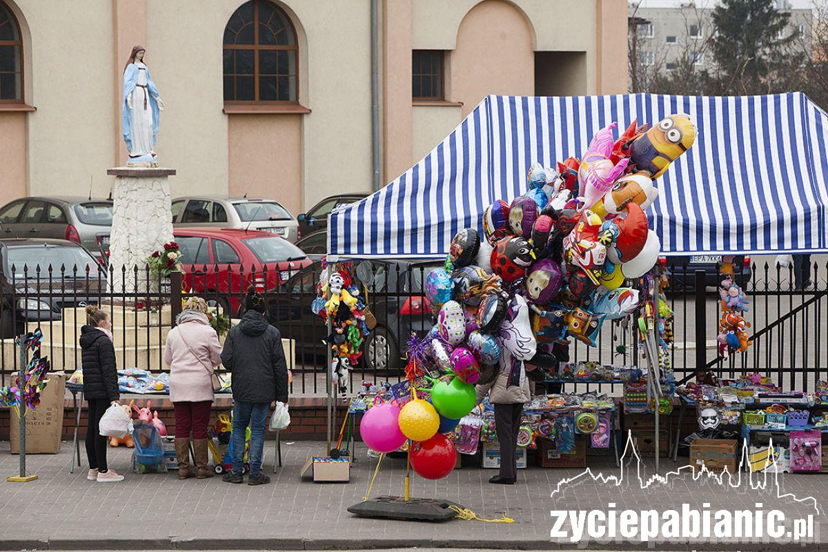 Pabianiczanie ruszyli z koszyczkami do kościołów