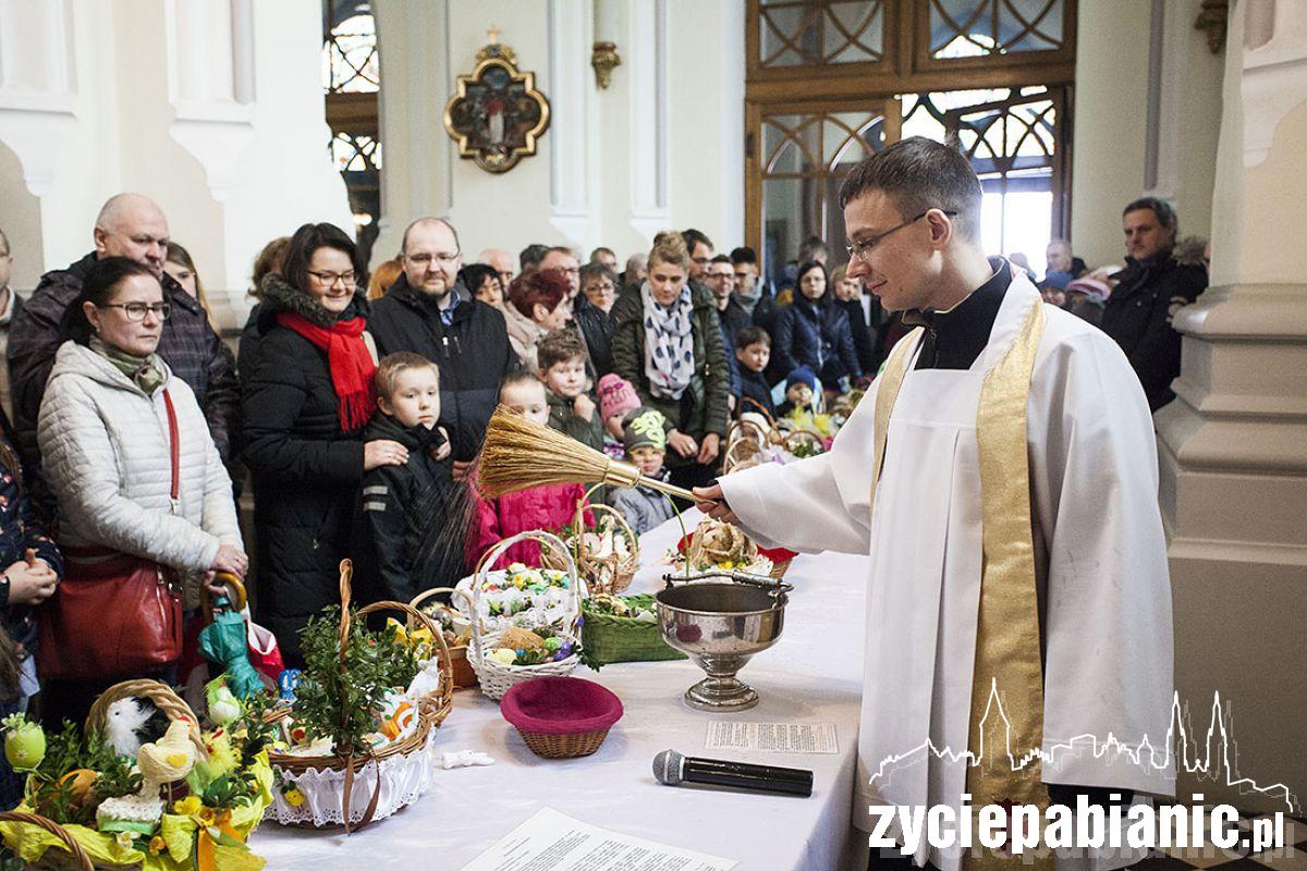 Pabianiczanie ruszyli z koszyczkami do kościołów