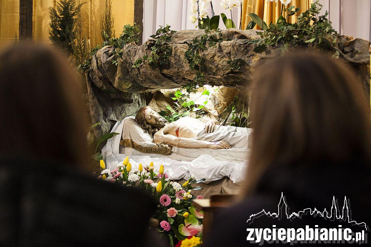 Pabianiczanie ruszyli z koszyczkami do kościołów