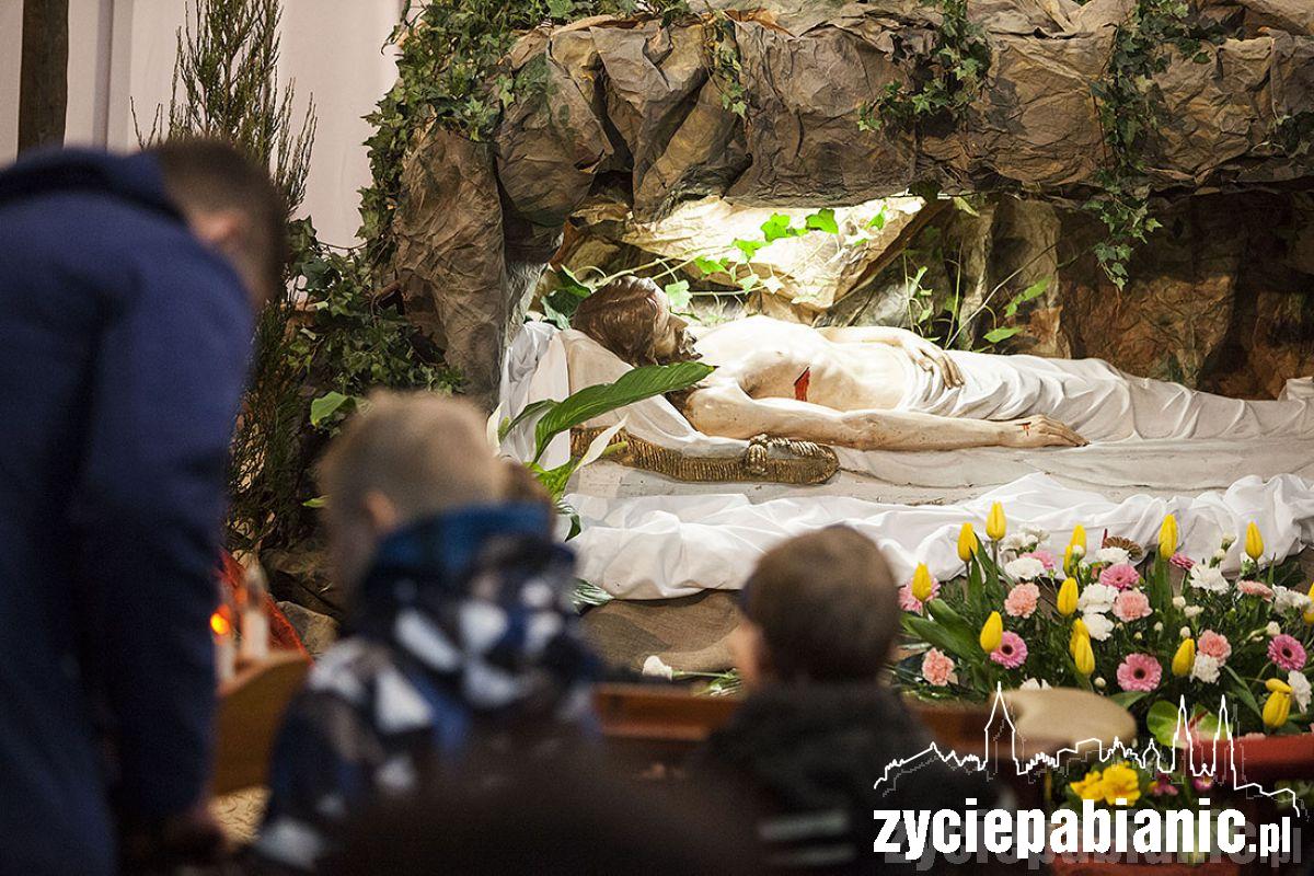 Pabianiczanie ruszyli z koszyczkami do kościołów